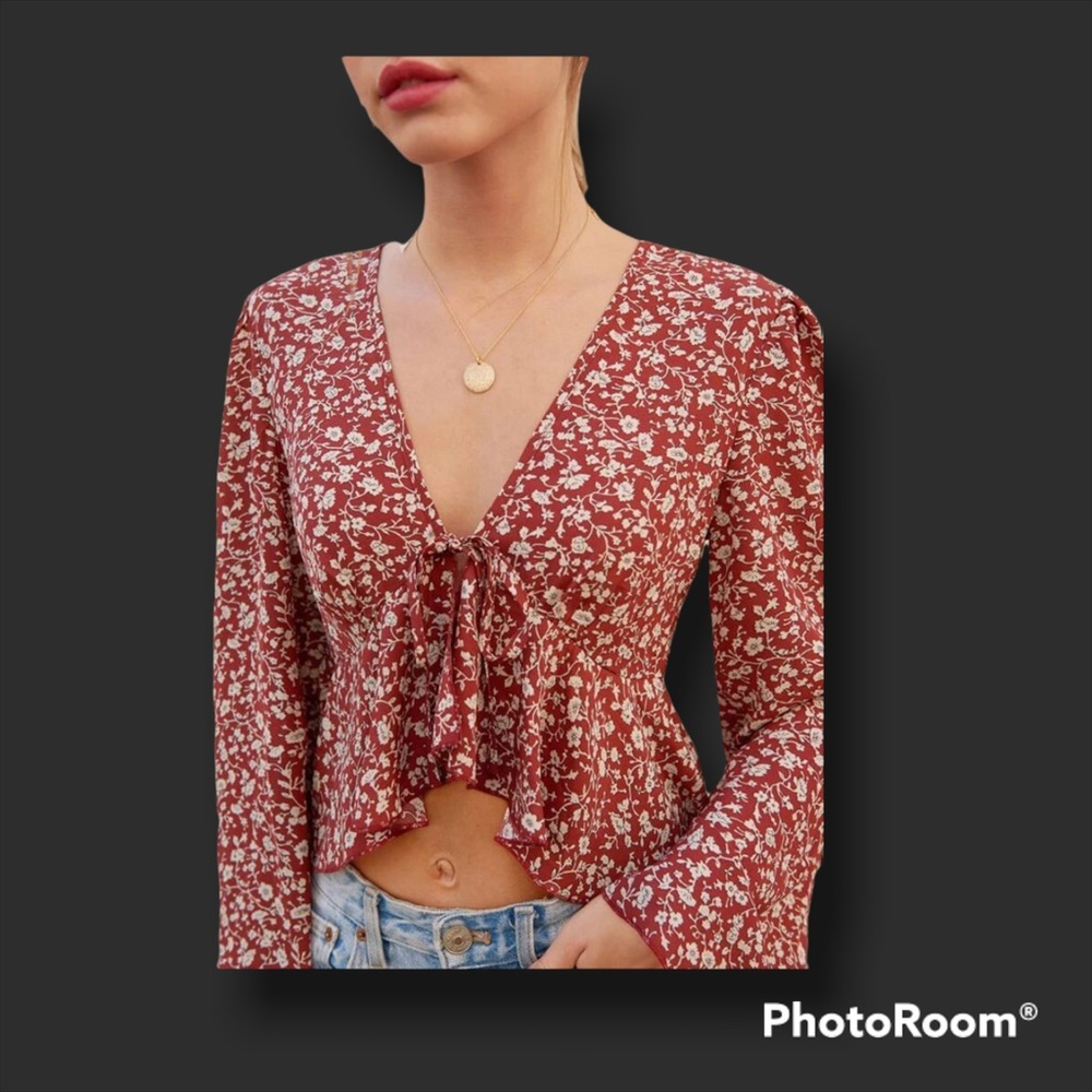 SIZE XS Tie Front Ditsy Floral Ruffle Hem Top